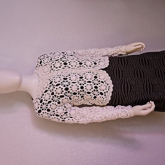 VINTAGE White Crochet Pearl Peekaboo Cottagecore Cardigan Sweater - Picture 2 of 6